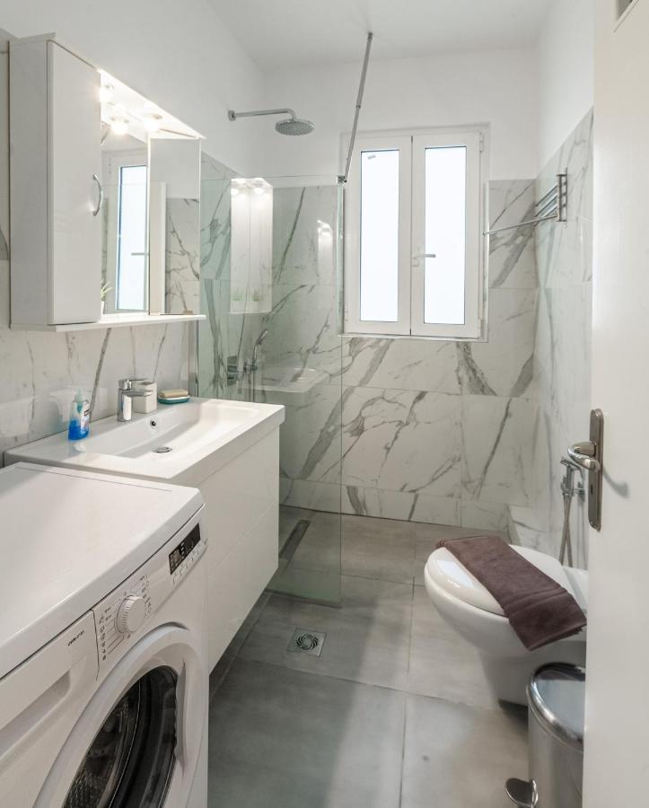 Psiri Gem From In Vivo Apartments- Spacious 1St Floor Apartment With Balcony In Athens' Historic Center ภายนอก รูปภาพ