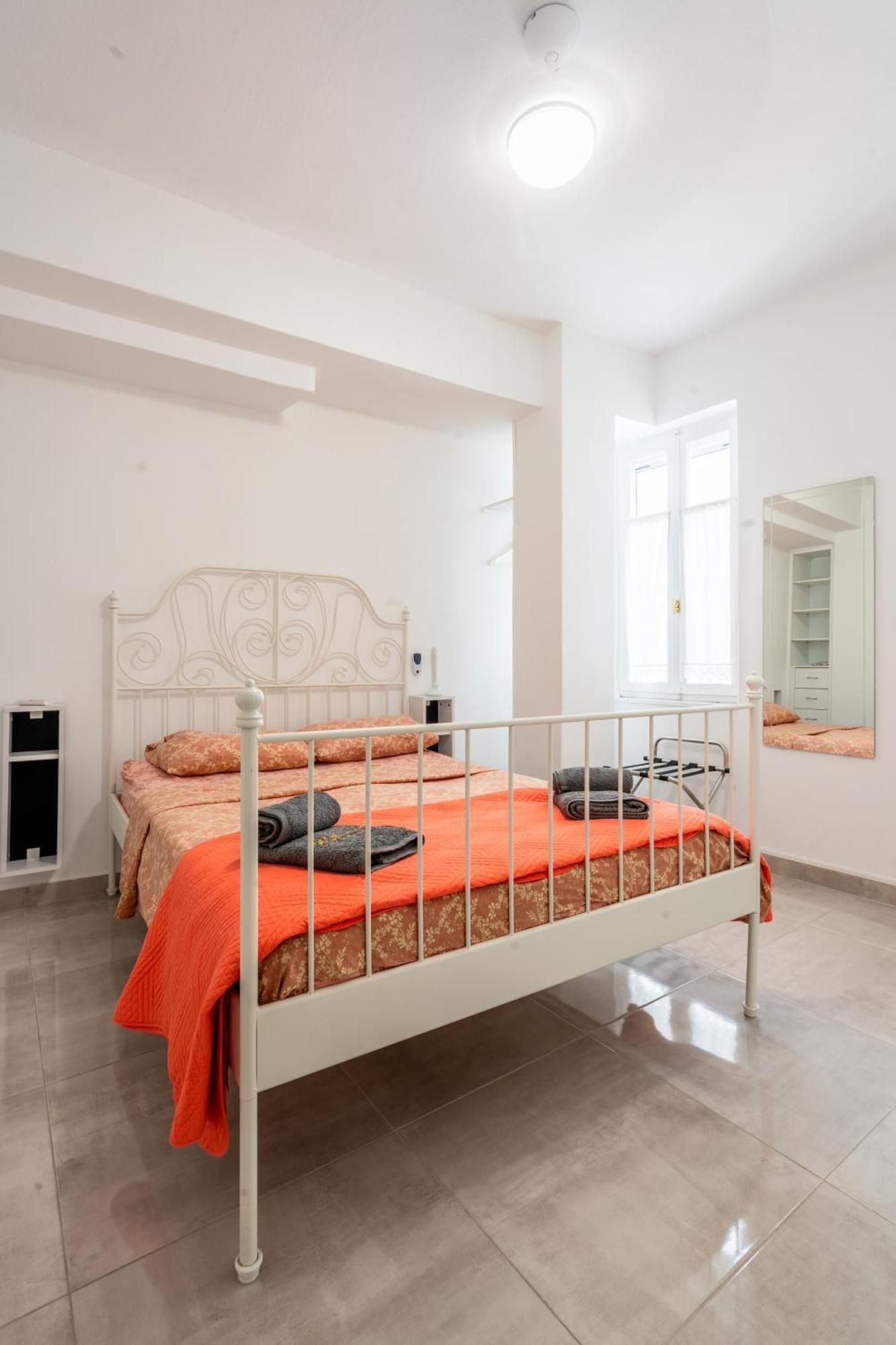 Psiri Gem From In Vivo Apartments- Spacious 1St Floor Apartment With Balcony In Athens' Historic Center ภายนอก รูปภาพ